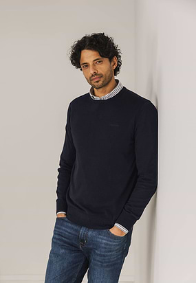 ESSENTIALS-trui-met-ronde-hals