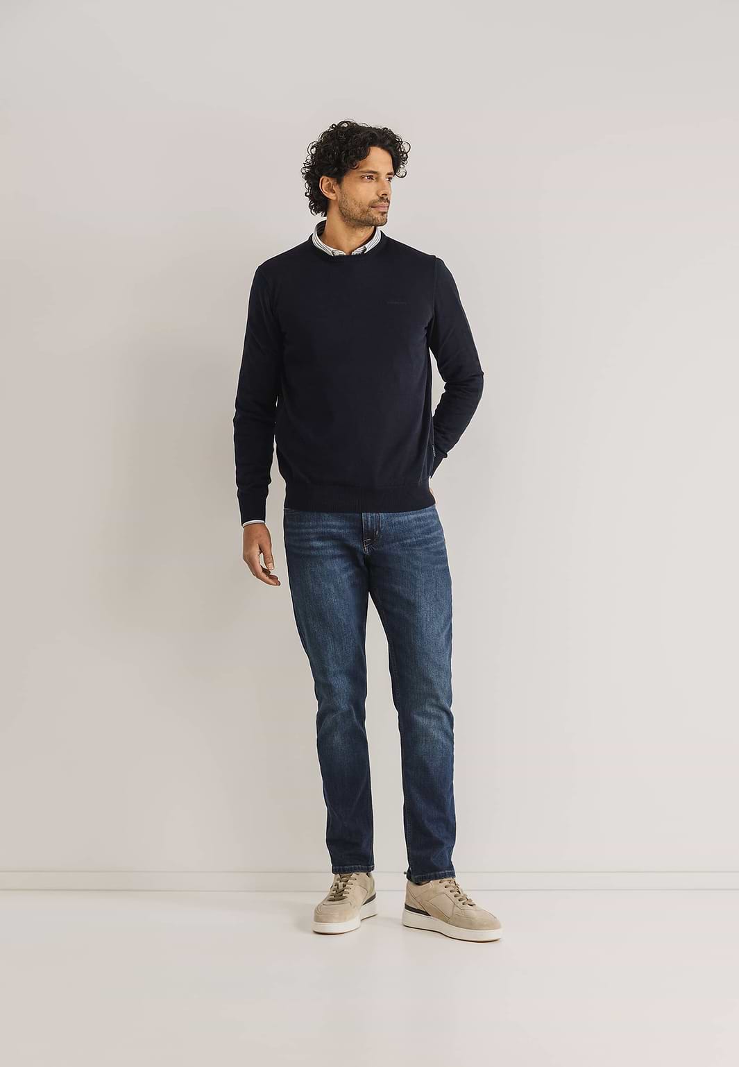 ESSENTIALS-trui-met-ronde-hals