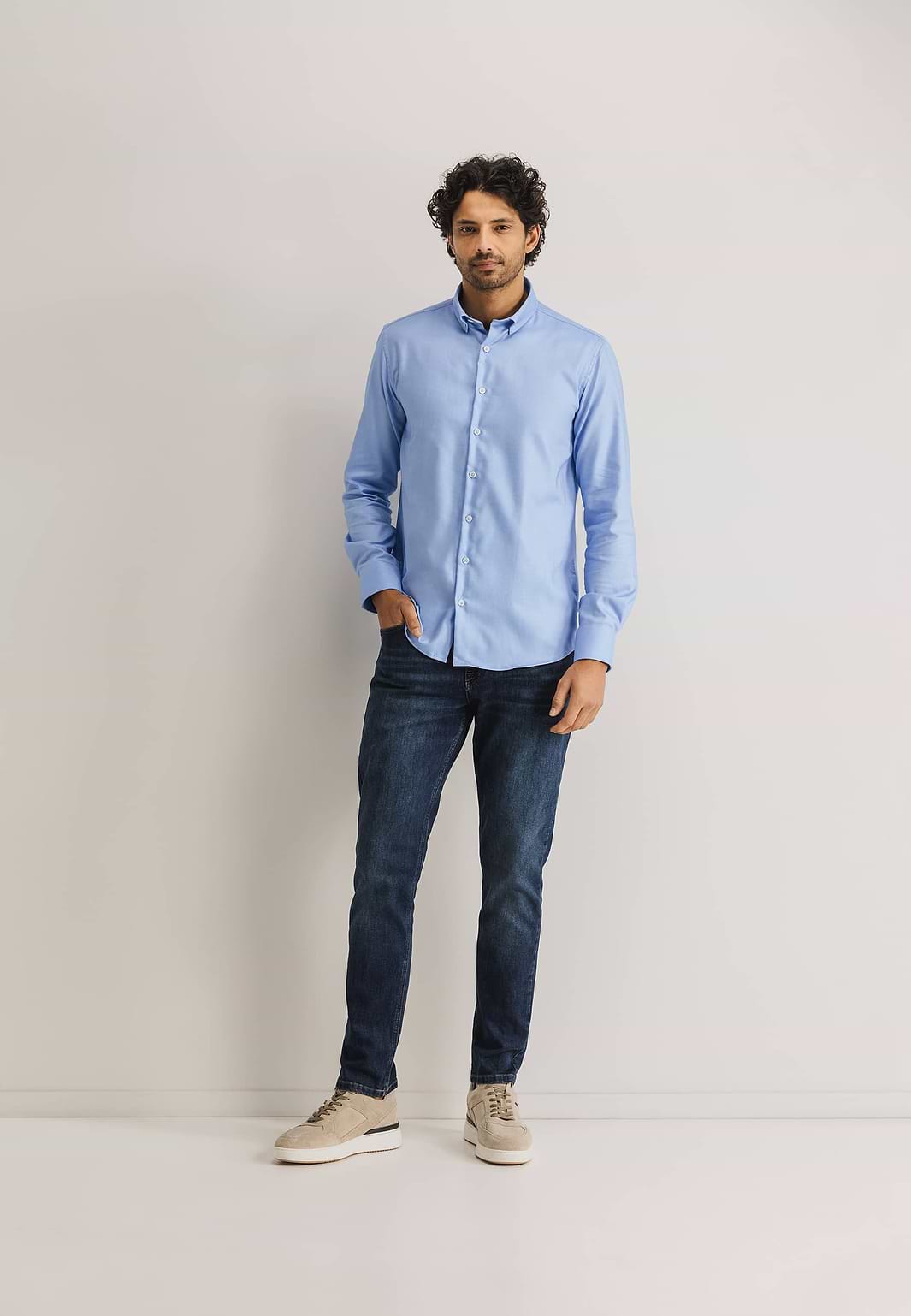 ESSENTIALS-oxford-overhemd