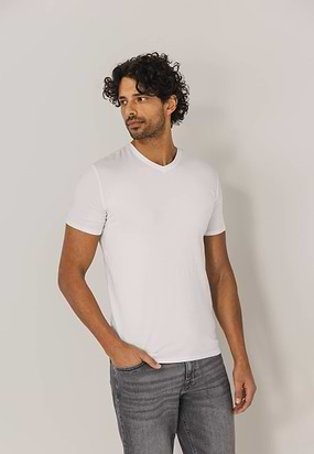 ESSENTIALS-T-shirt-met-V-hals