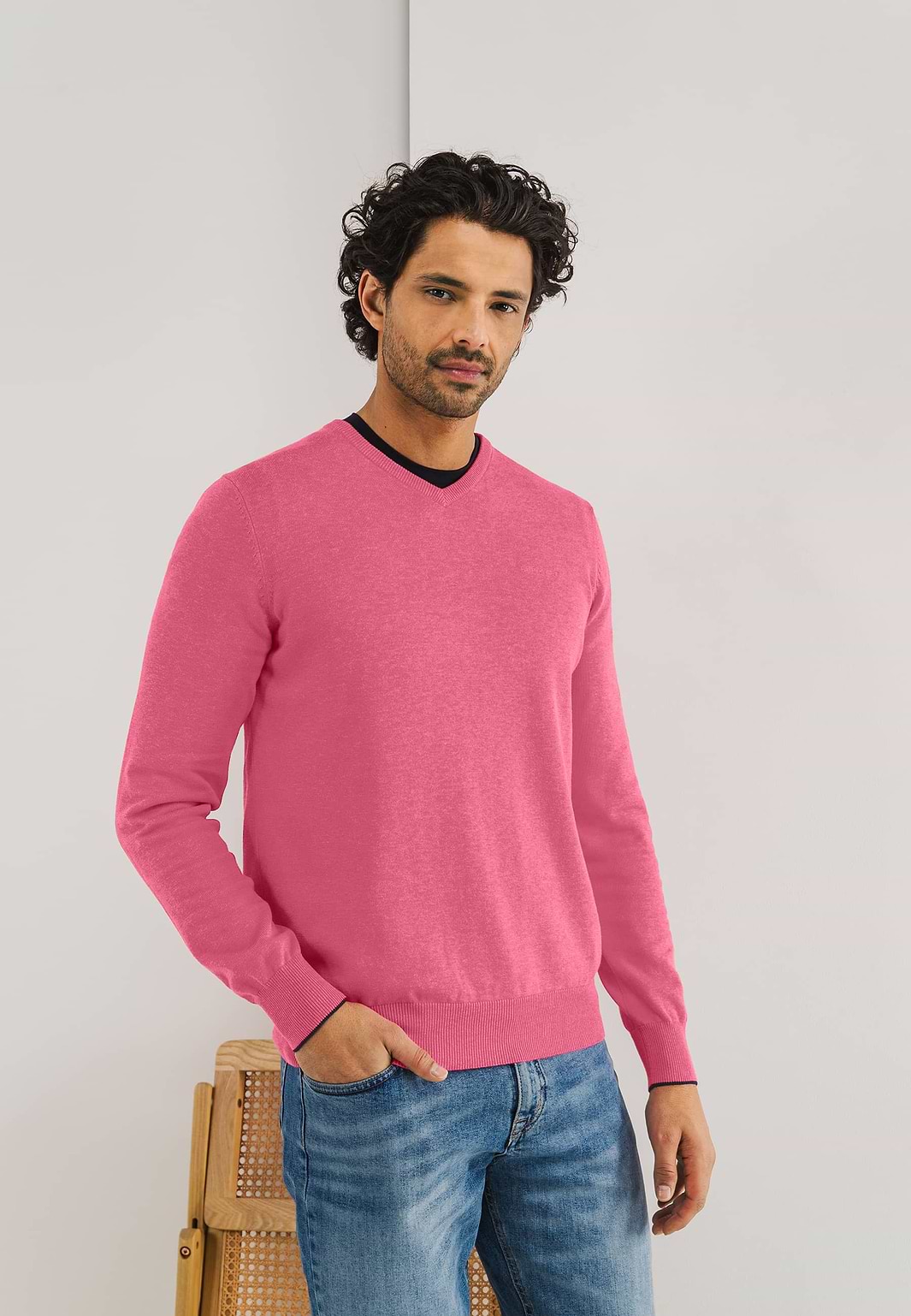 Basis-trui-met-V-hals