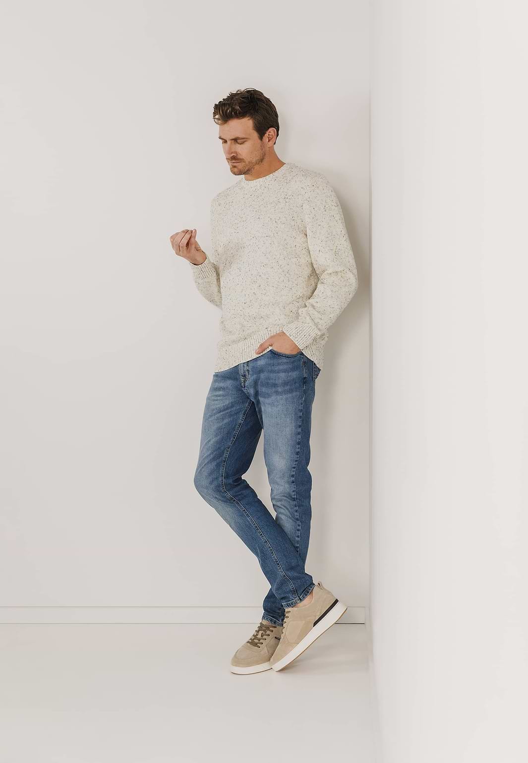 Crew-neck-jumper-with-tweed-yarn