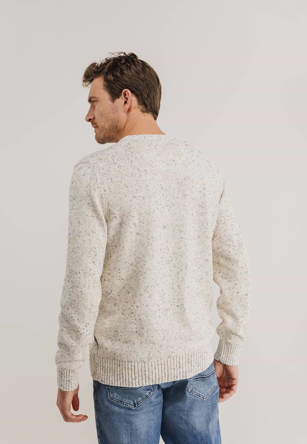 Crew-neck-jumper-with-tweed-yarn