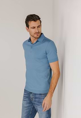 Gebreide-polo-met-rubberen-print