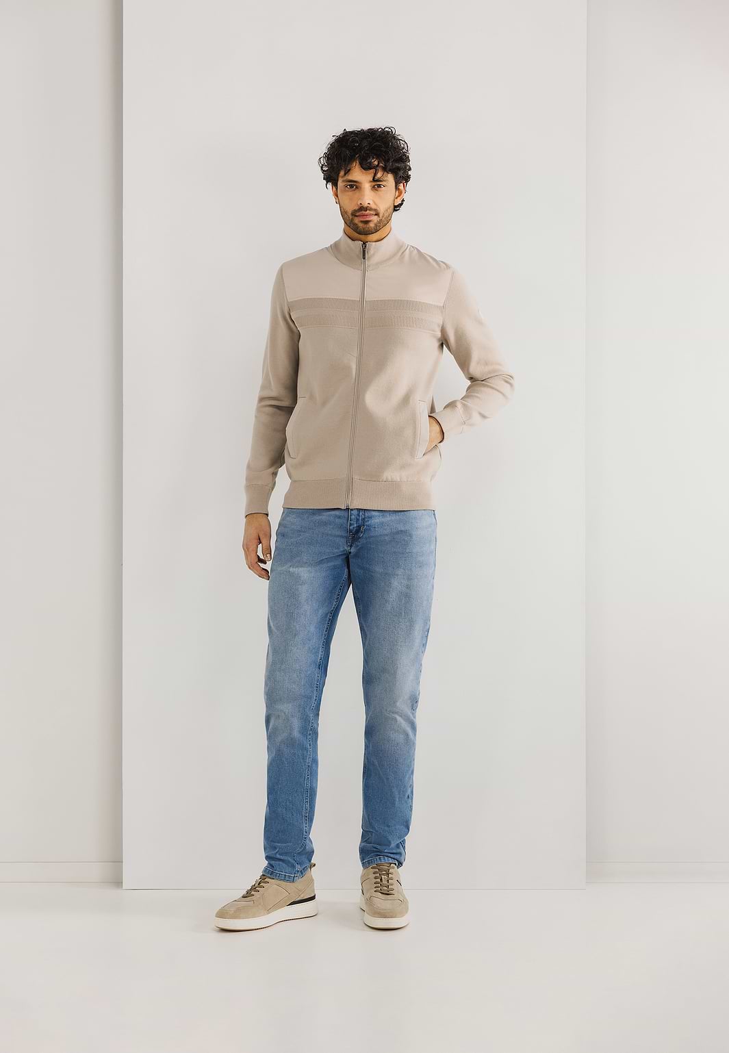 Vest-met-nylon--en-ribdetails