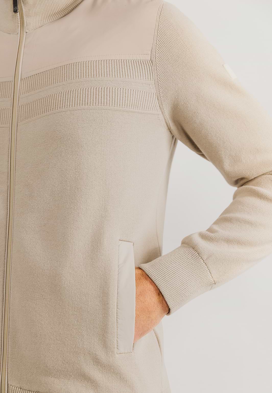 Vest-met-nylon--en-ribdetails