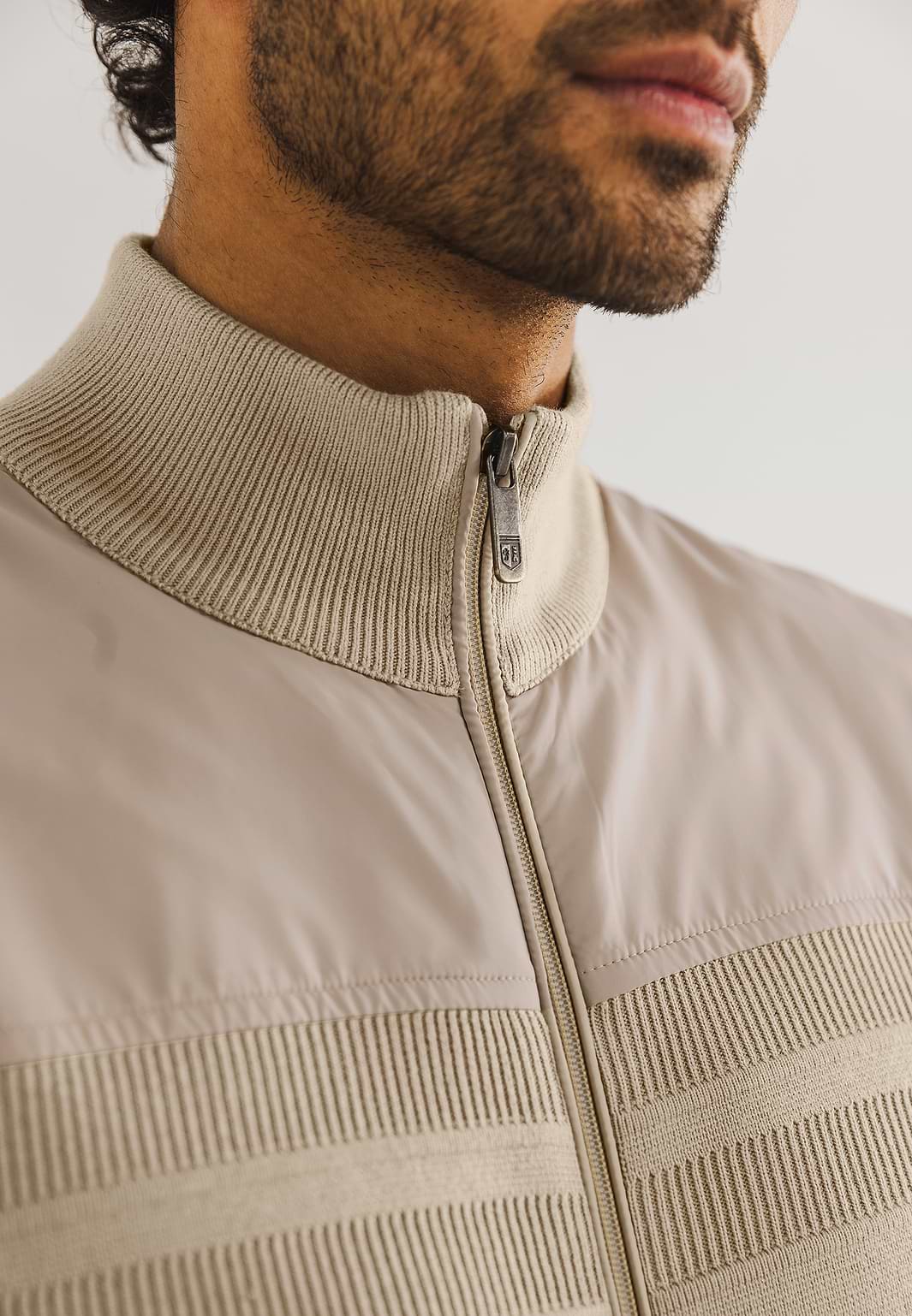 Vest-met-nylon--en-ribdetails