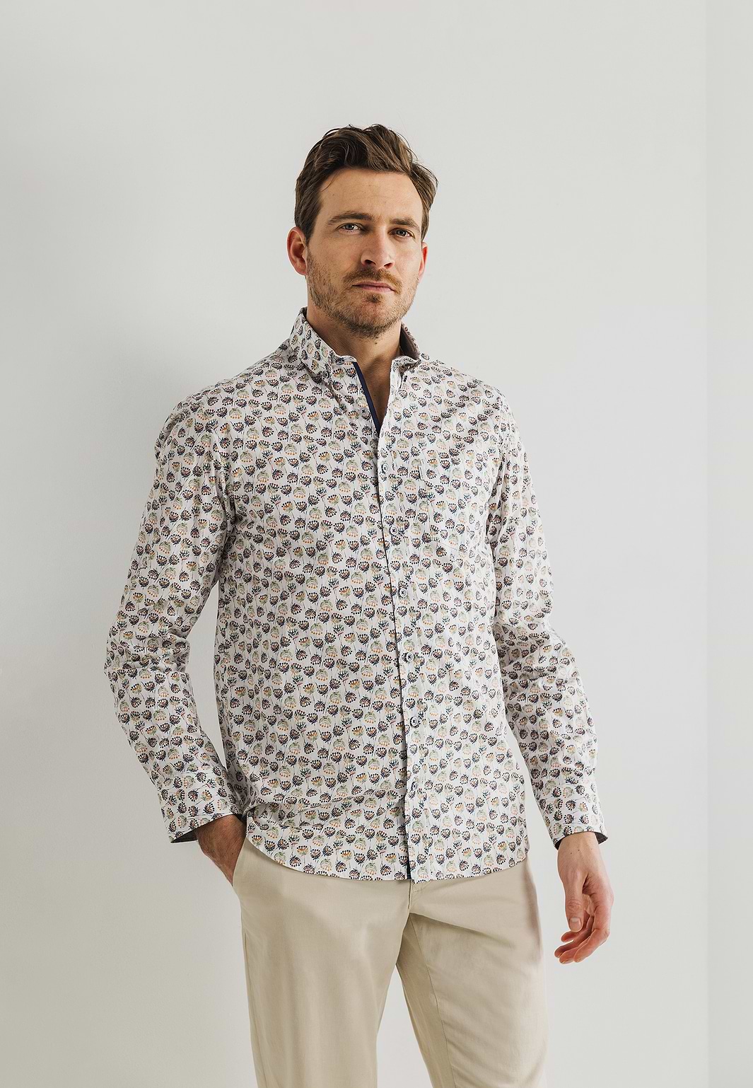 Button-down-overhemd-met-borstzak