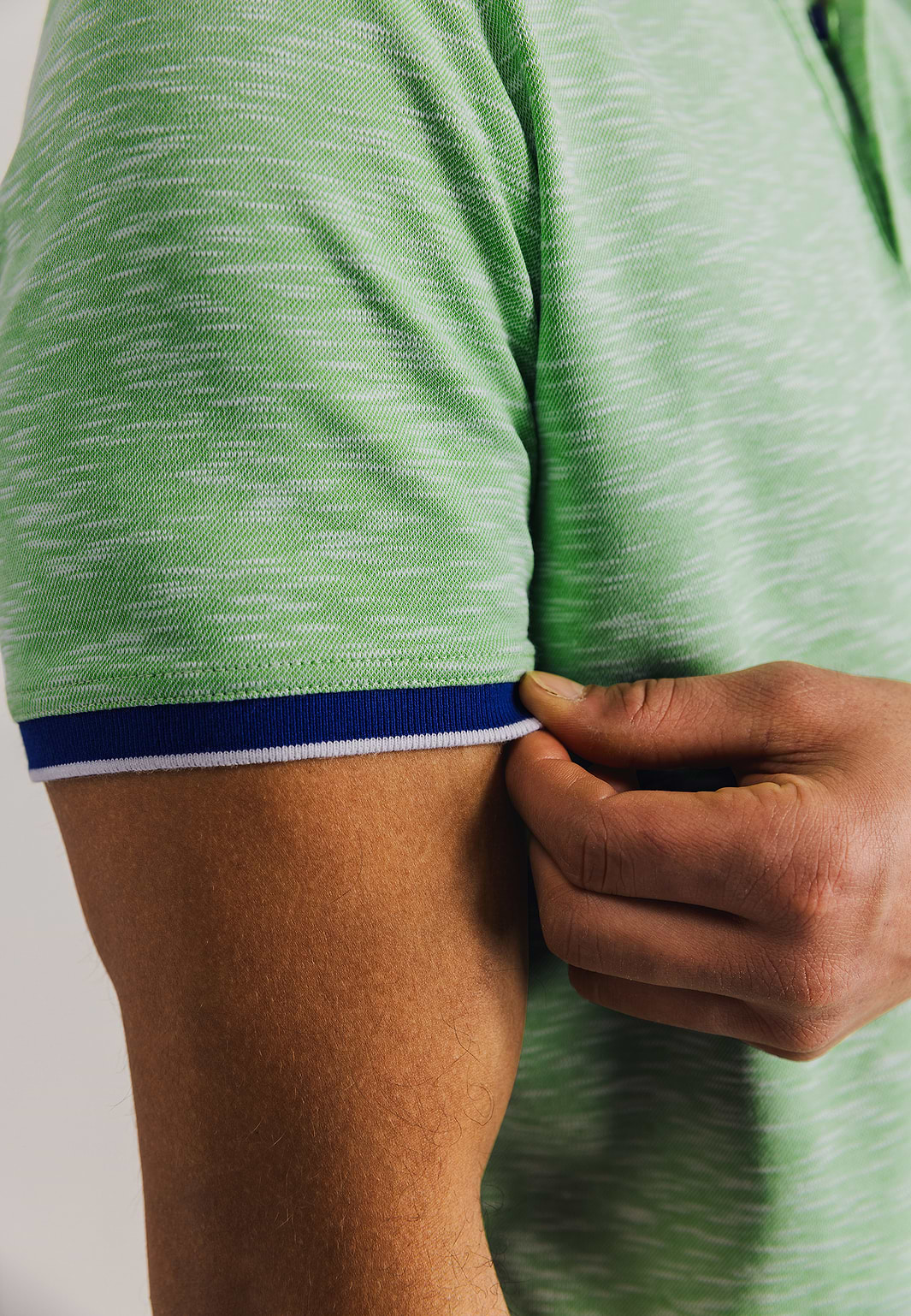 Gemêleerde-polo-met-streepdetails