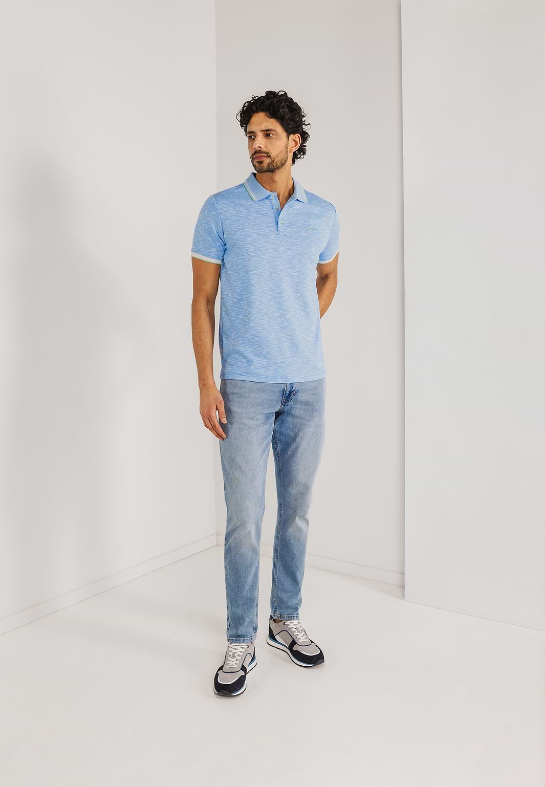 Meliertes-Poloshirt-mit-Streifendetails