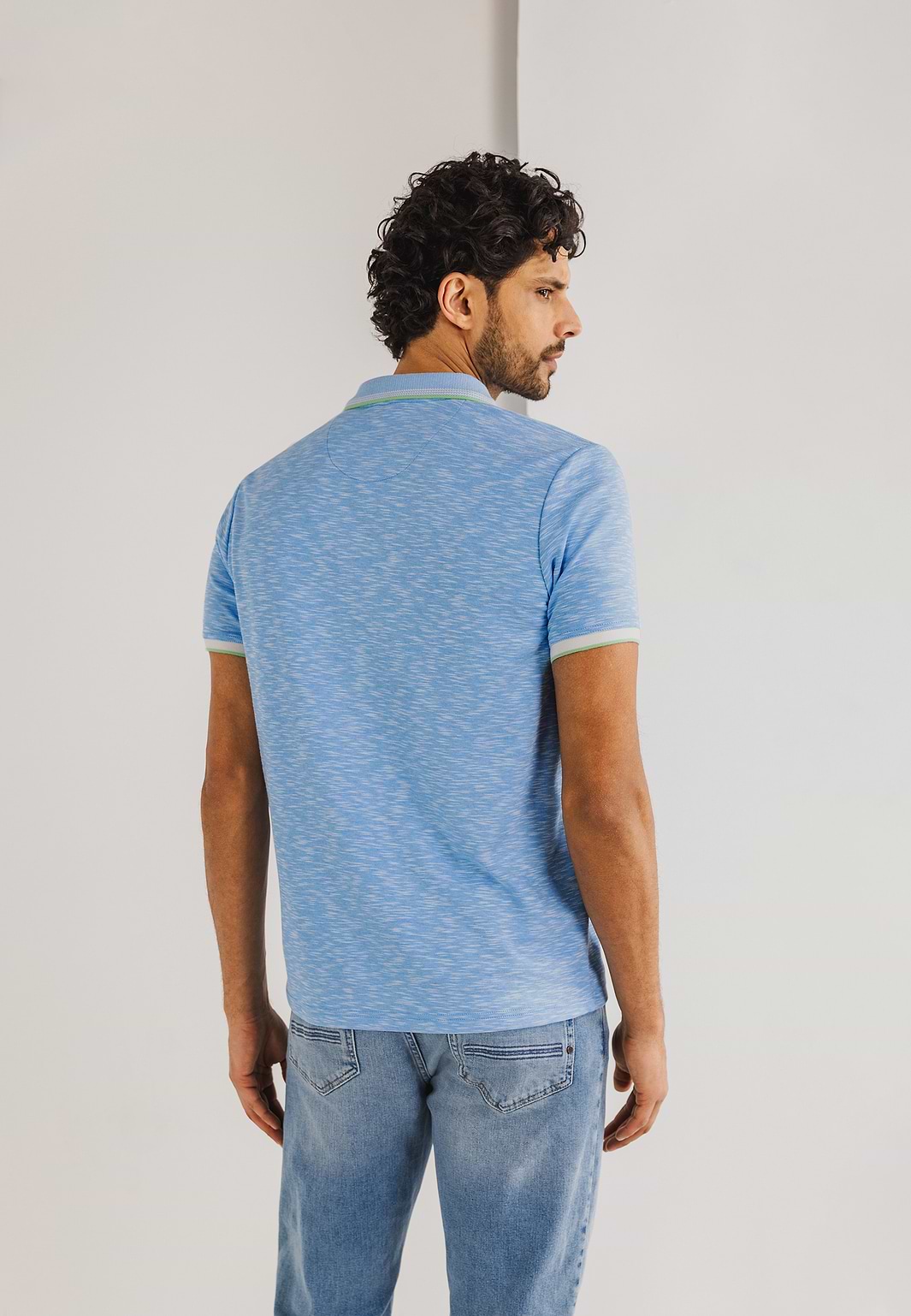 Meliertes-Poloshirt-mit-Streifendetails