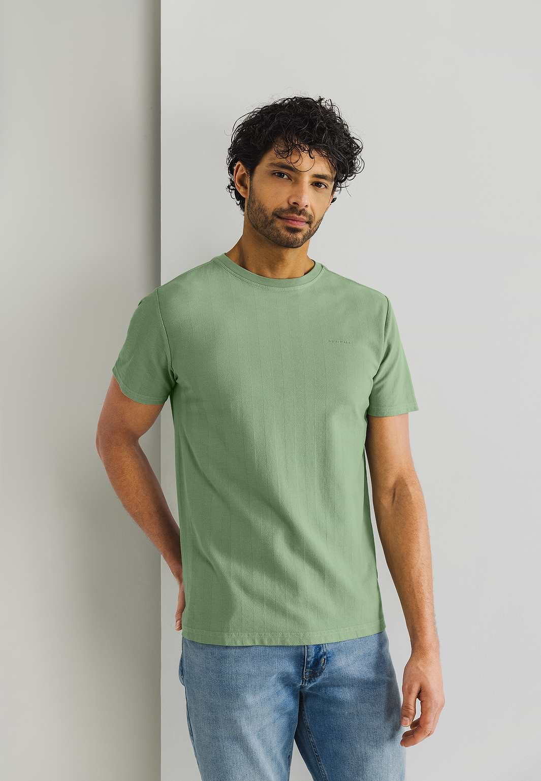T-shirt-met-visgraatpatroon