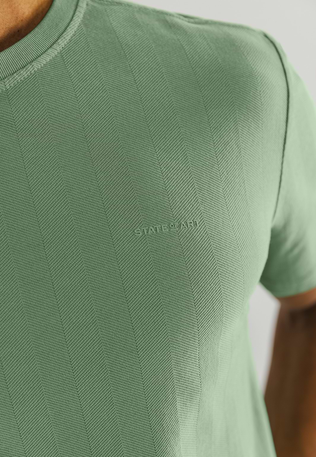 T-shirt-met-visgraatpatroon