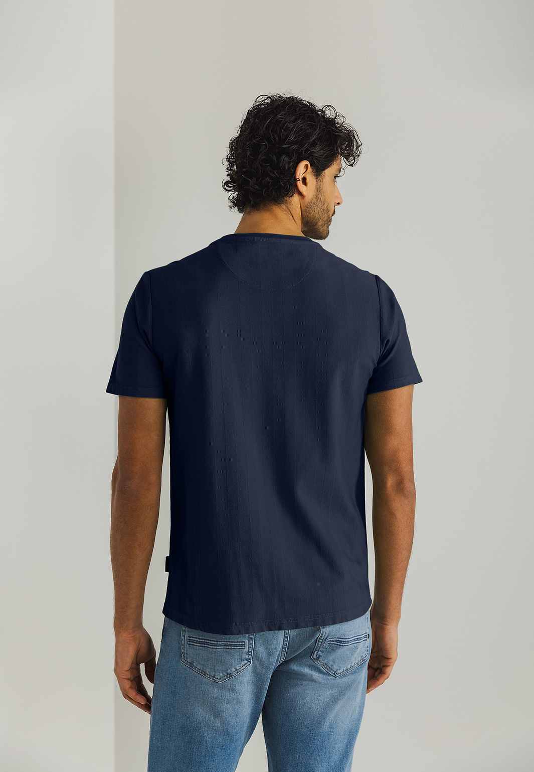 T-shirt-met-visgraatpatroon