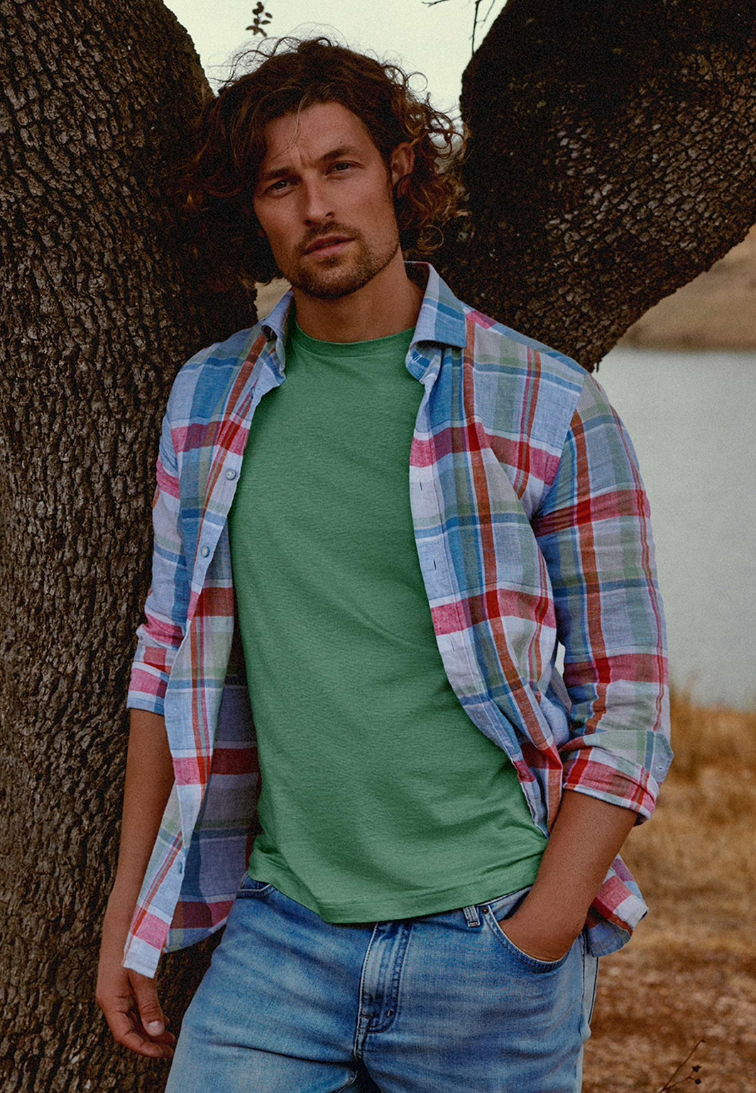 T-shirt-with-fine-stripe-and-chest-pocket