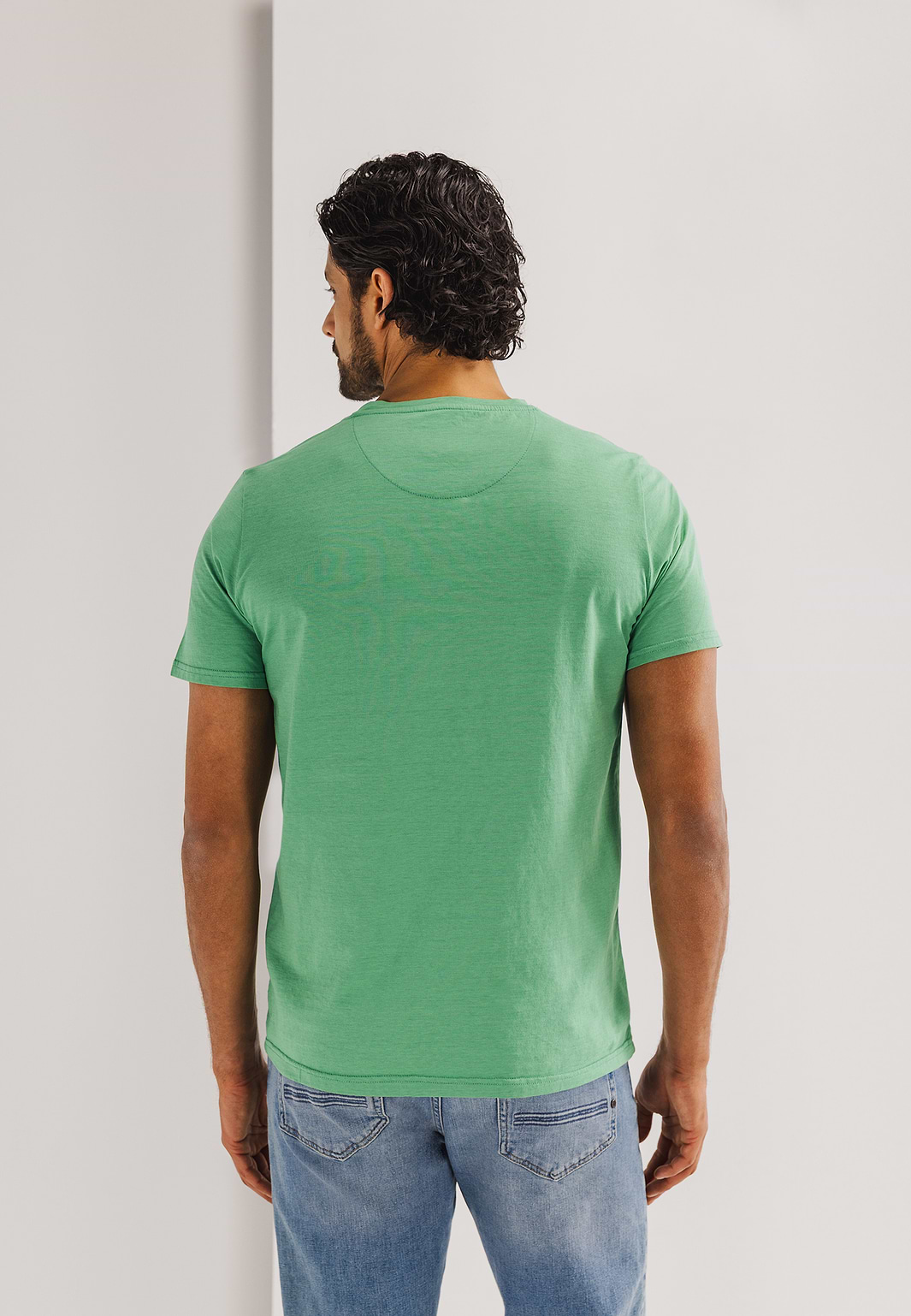 T-shirt-with-fine-stripe-and-chest-pocket
