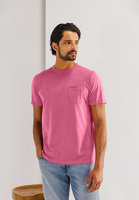 T-shirt-met-fijne-streep-en-borstzak