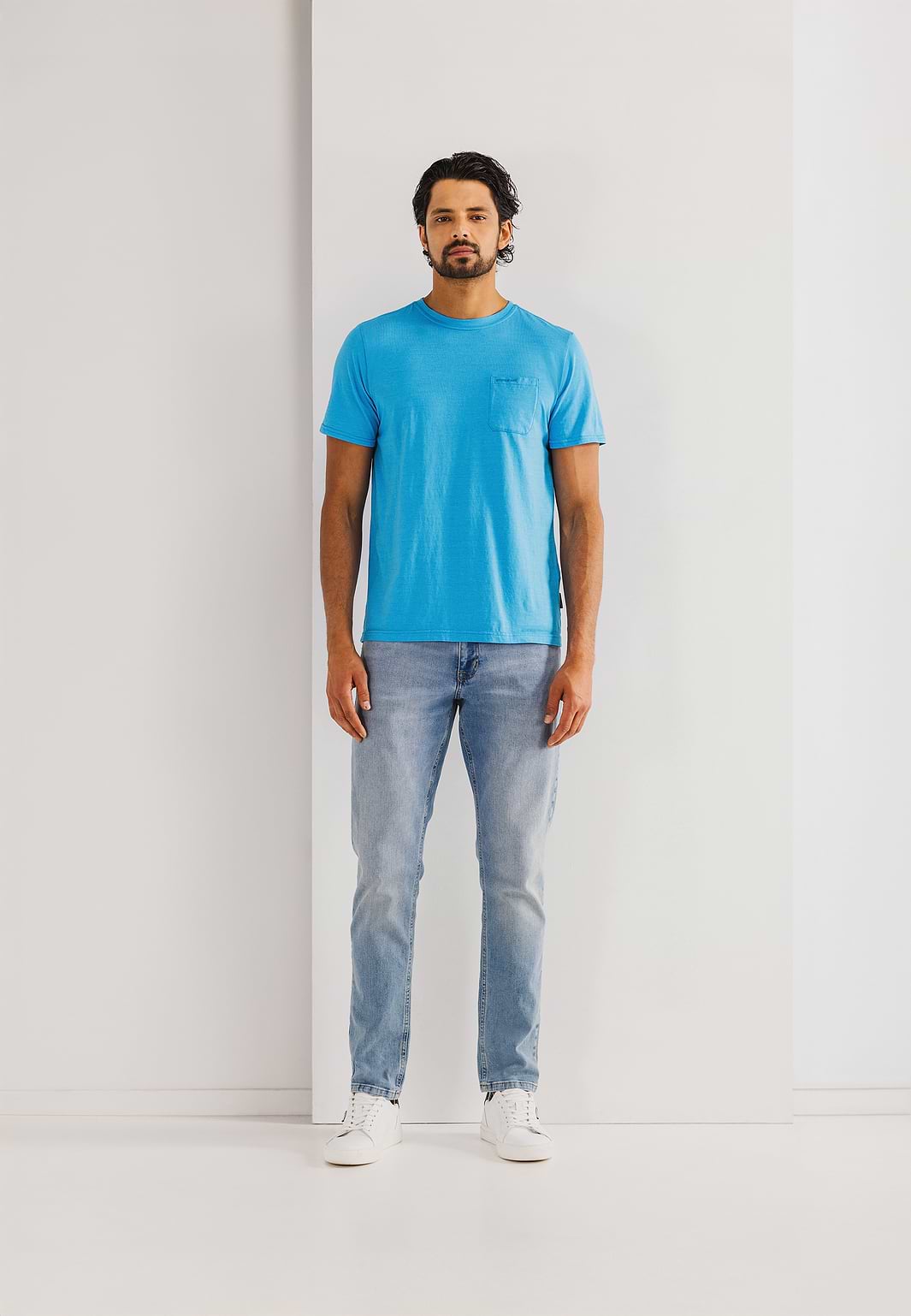 T-shirt-with-fine-stripe-and-chest-pocket