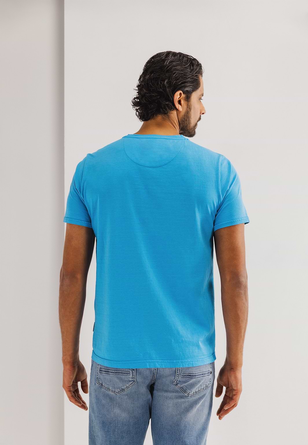 T-shirt-with-fine-stripe-and-chest-pocket