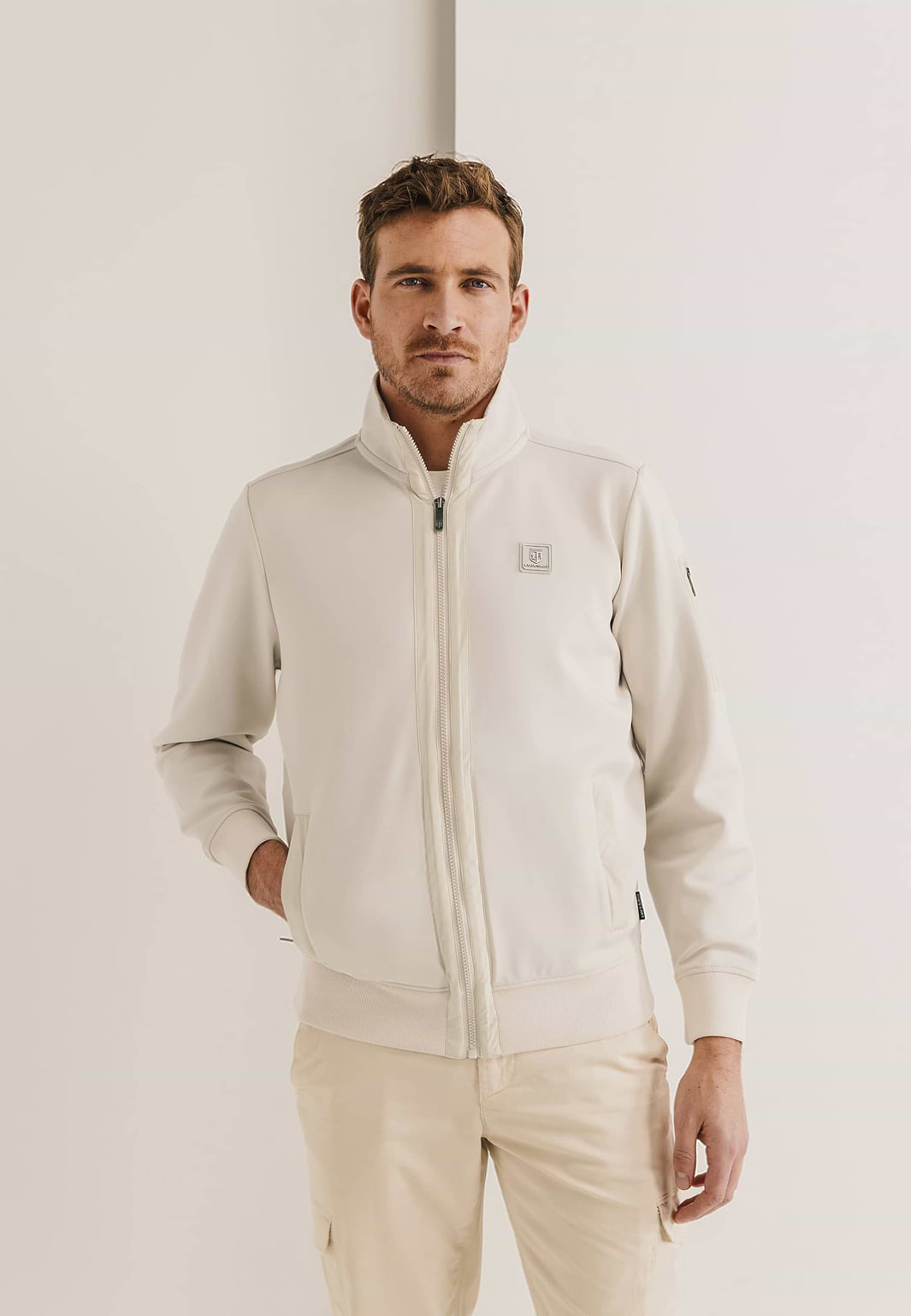 Sweatvest-met-steekzakken-en-nylon-details