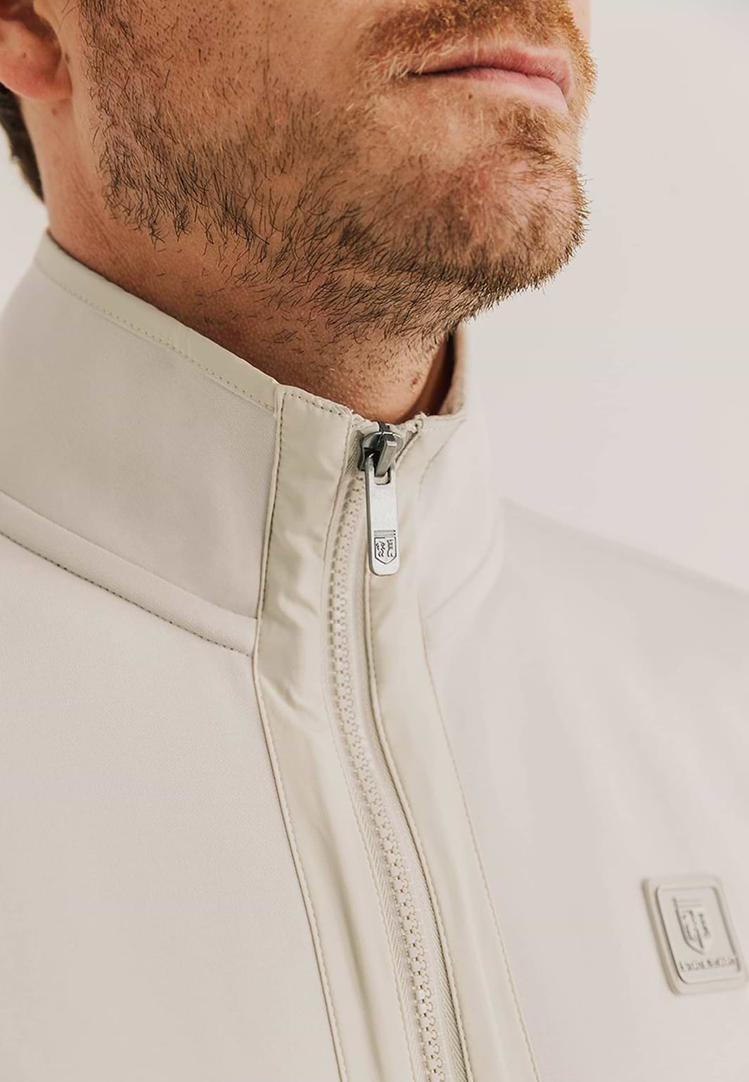 Sweatvest-met-steekzakken-en-nylon-details