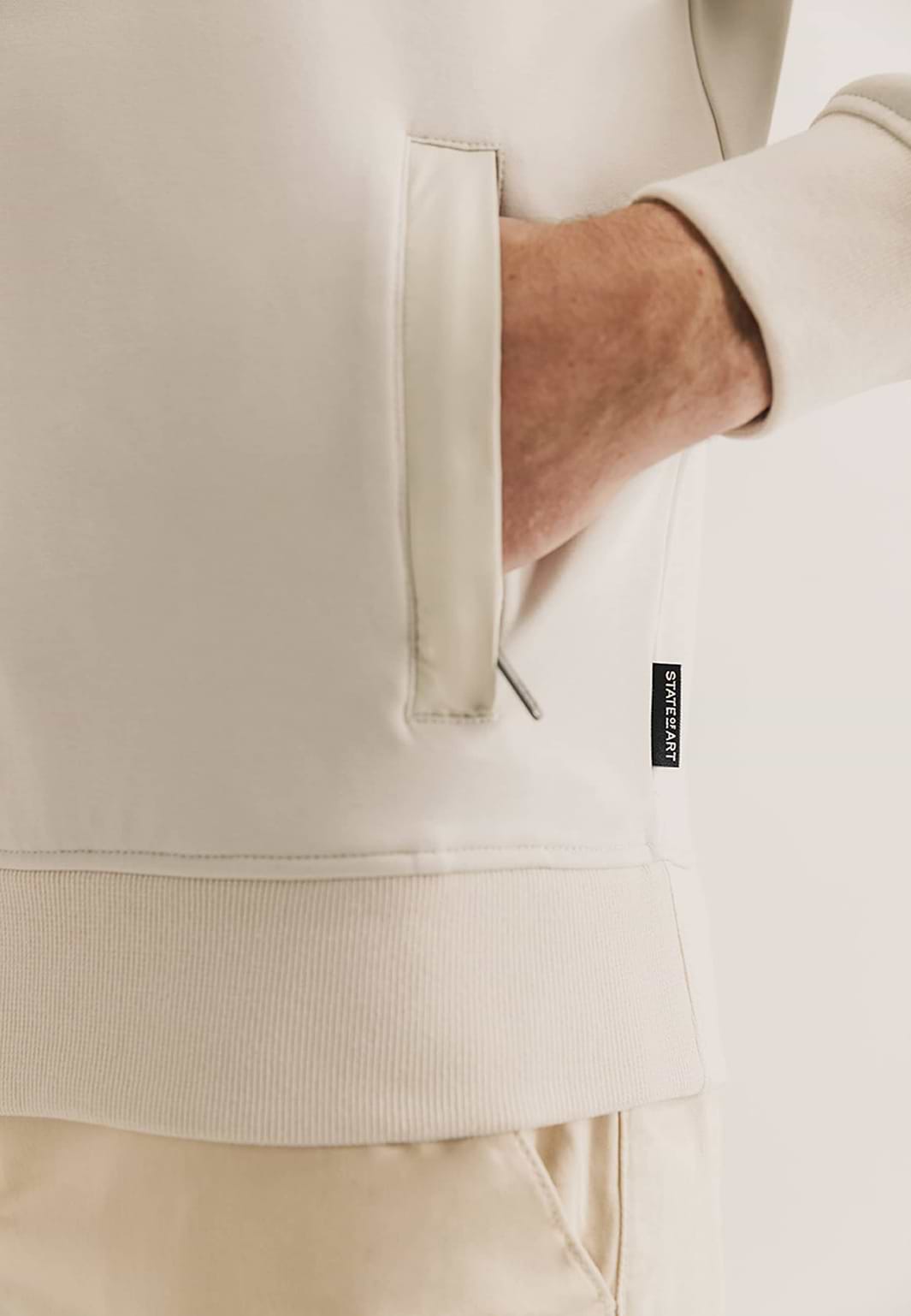 Sweatvest-met-steekzakken-en-nylon-details