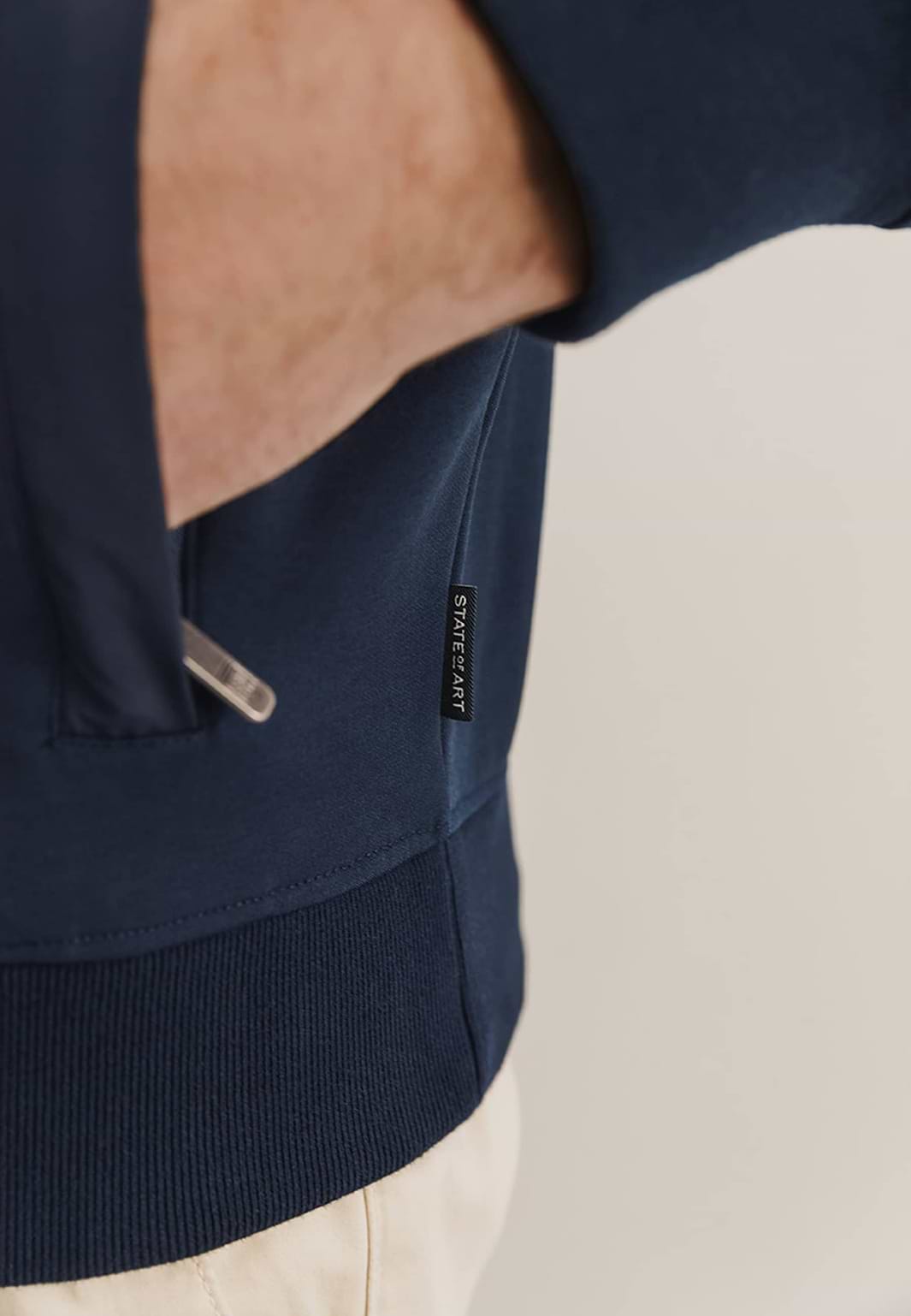 Sweatvest-met-steekzakken-en-nylon-details