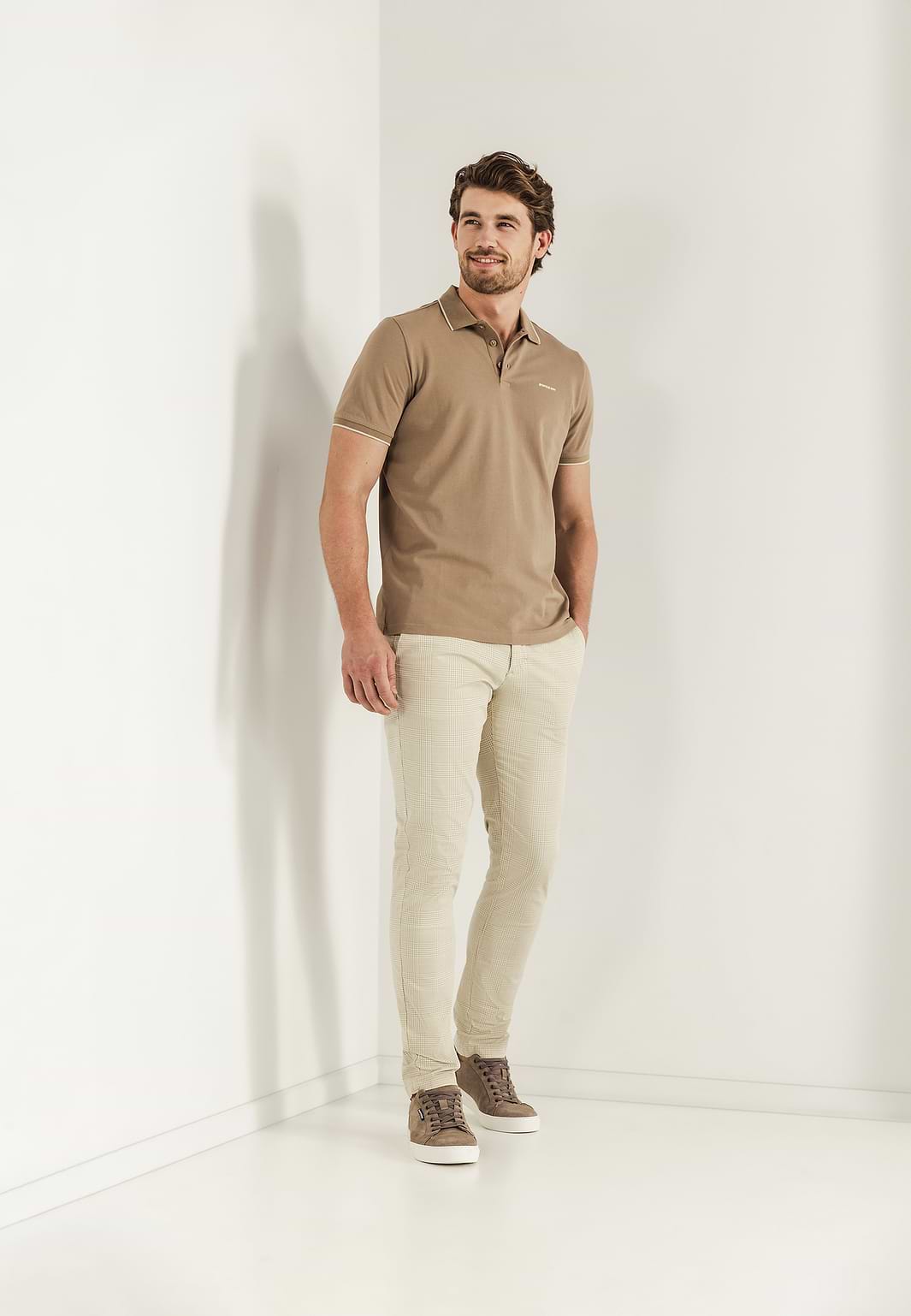 NAVIGATOR-stretchchino-met-ruitpatroon