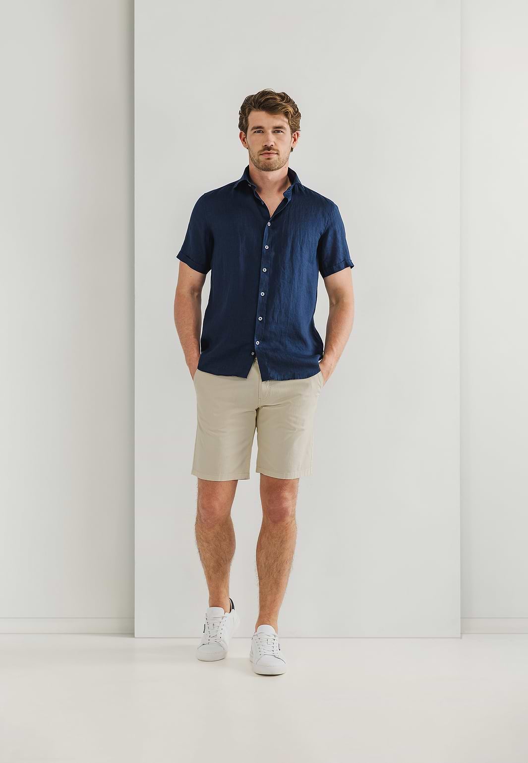 Chinoshort-met-gestreepte-details