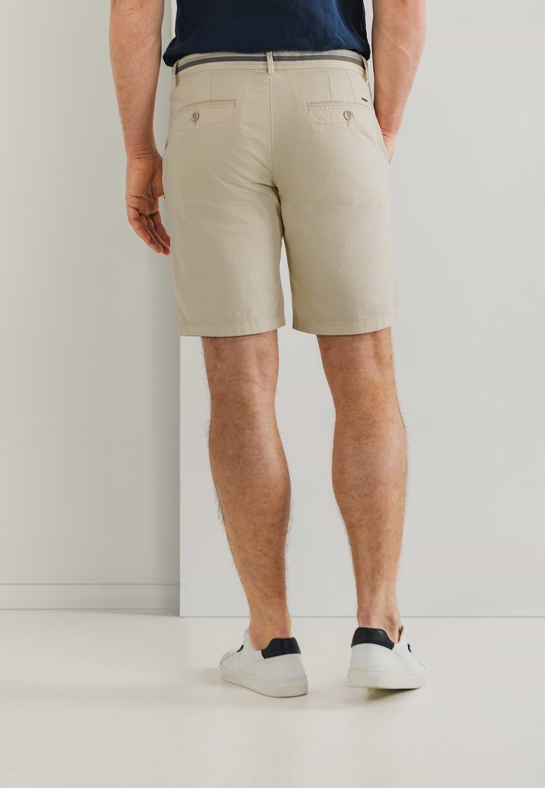 Chinoshort-met-gestreepte-details