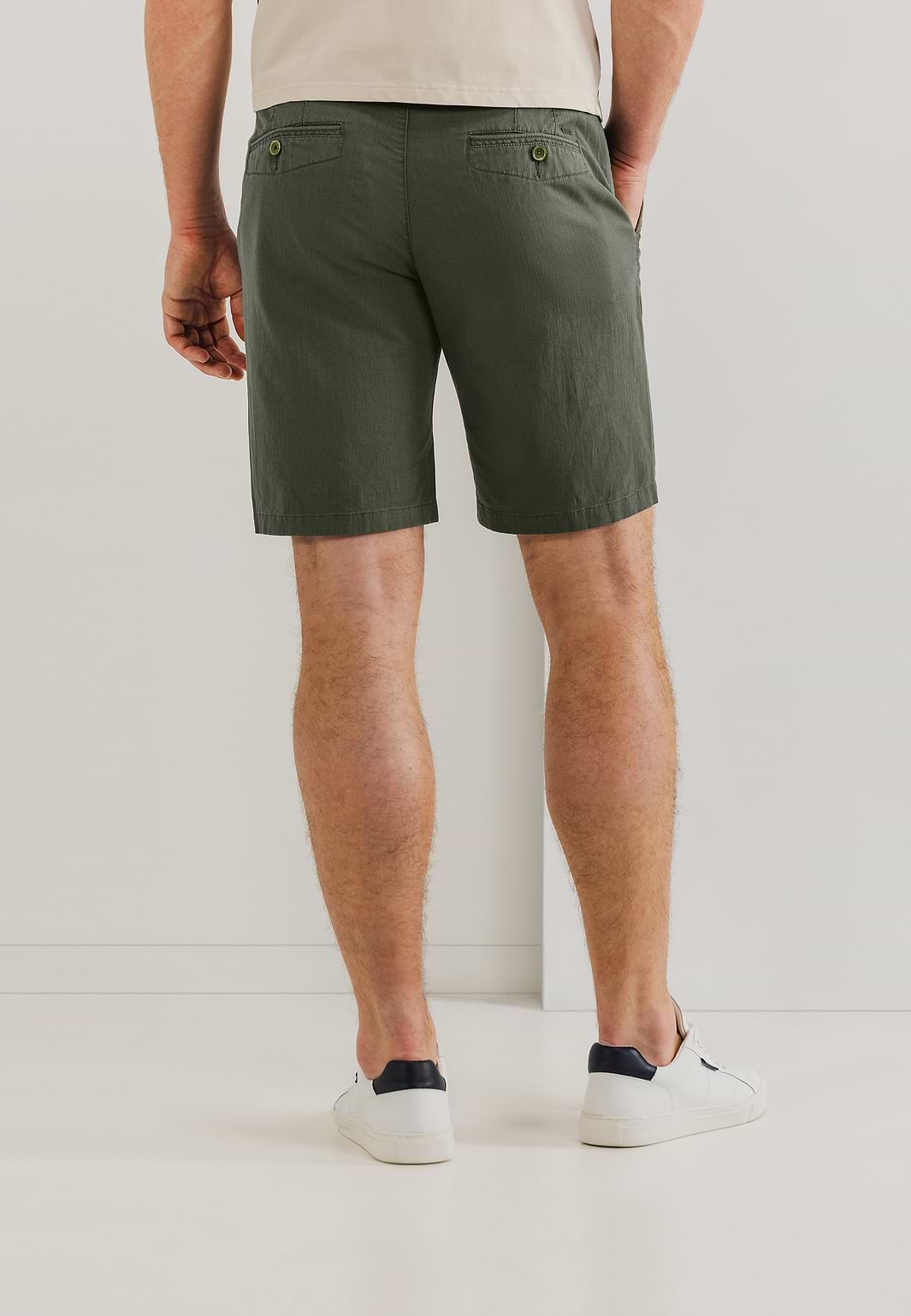 Chinoshort-met-gestreepte-details