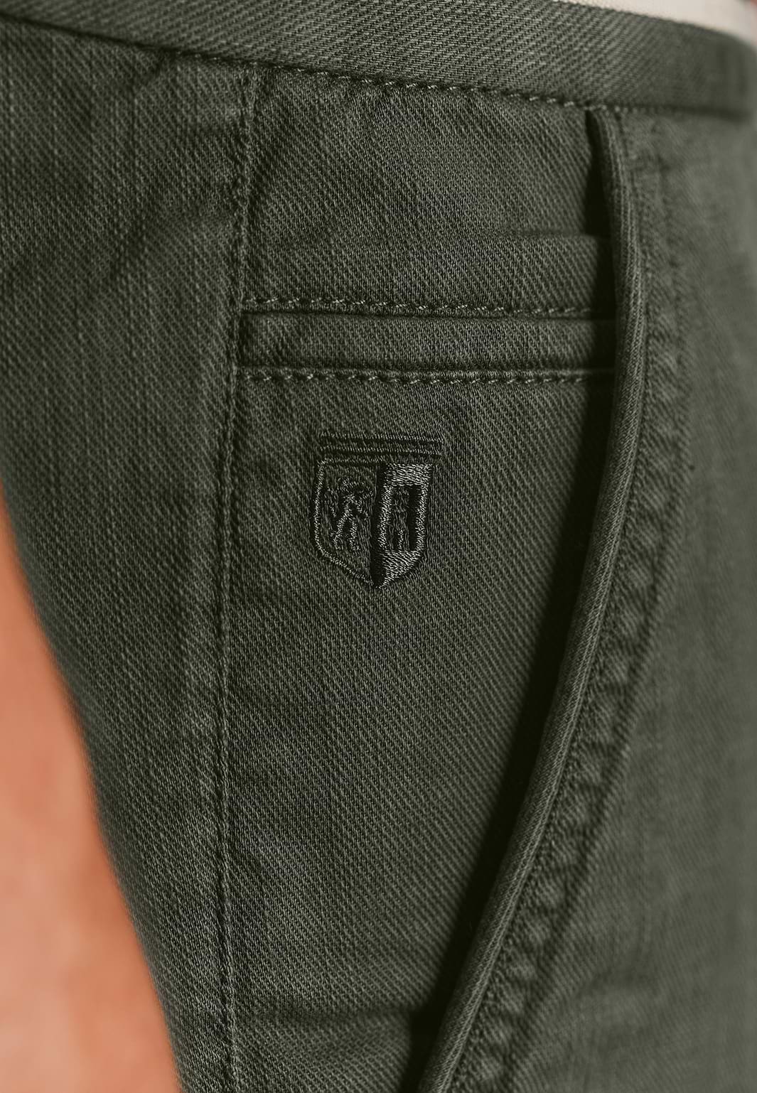Chinoshort-met-gestreepte-details