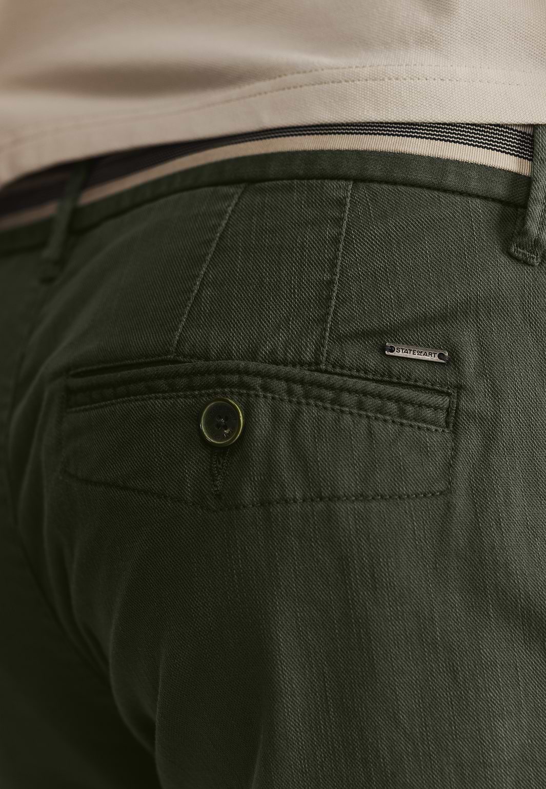 Chinoshort-met-gestreepte-details