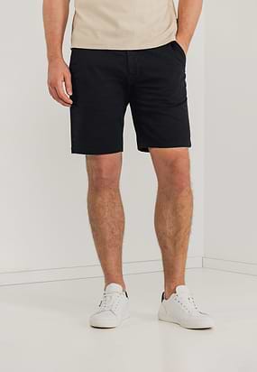 Chinoshort-met-gestreepte-details