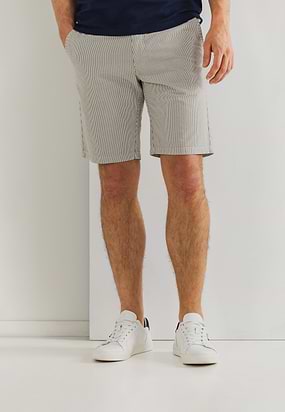 Chinoshort-met-streeppatroon