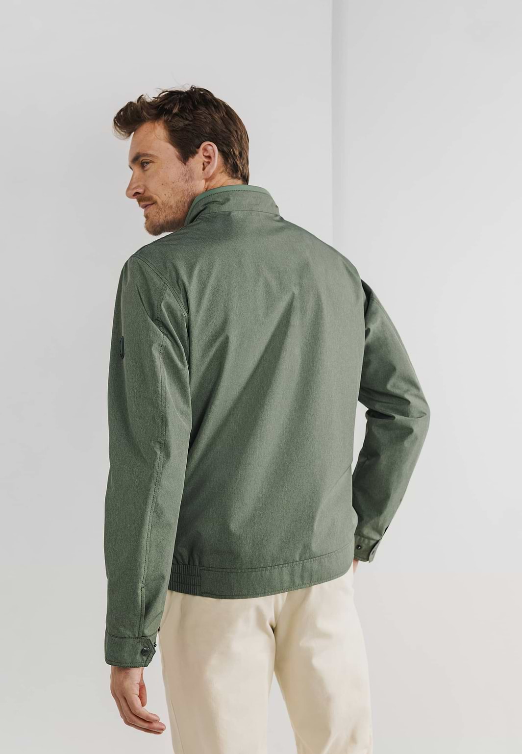 OUTERWEAR-jas-met-steekzakken