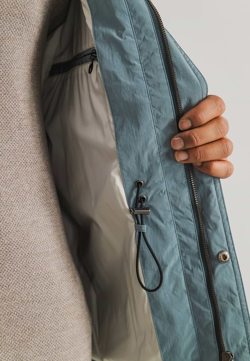 OUTERWEAR-veldjas-met-taillekoord