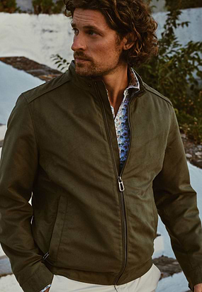 OUTERWEAR-jas-met-badge-op-mouw