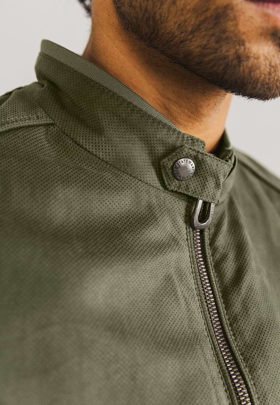 OUTERWEAR-jas-met-badge-op-mouw