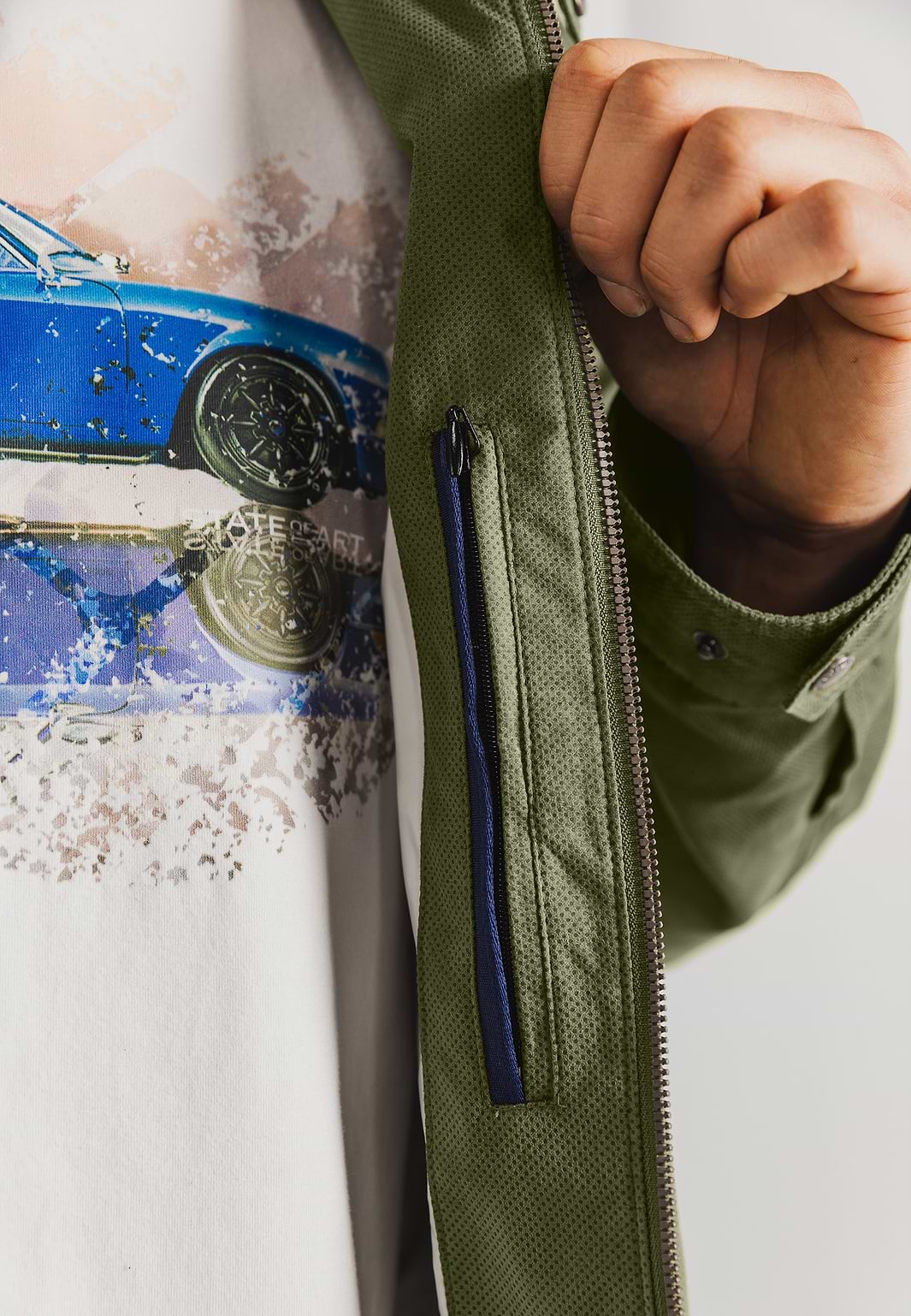 OUTERWEAR-jas-met-badge-op-mouw