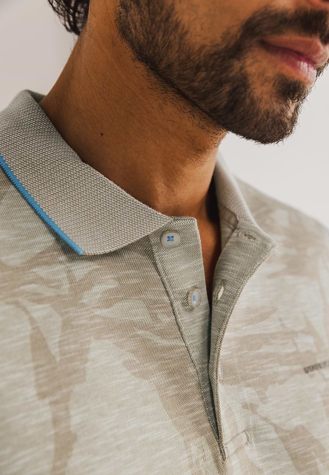 Piqué-polo-met-all-over-print