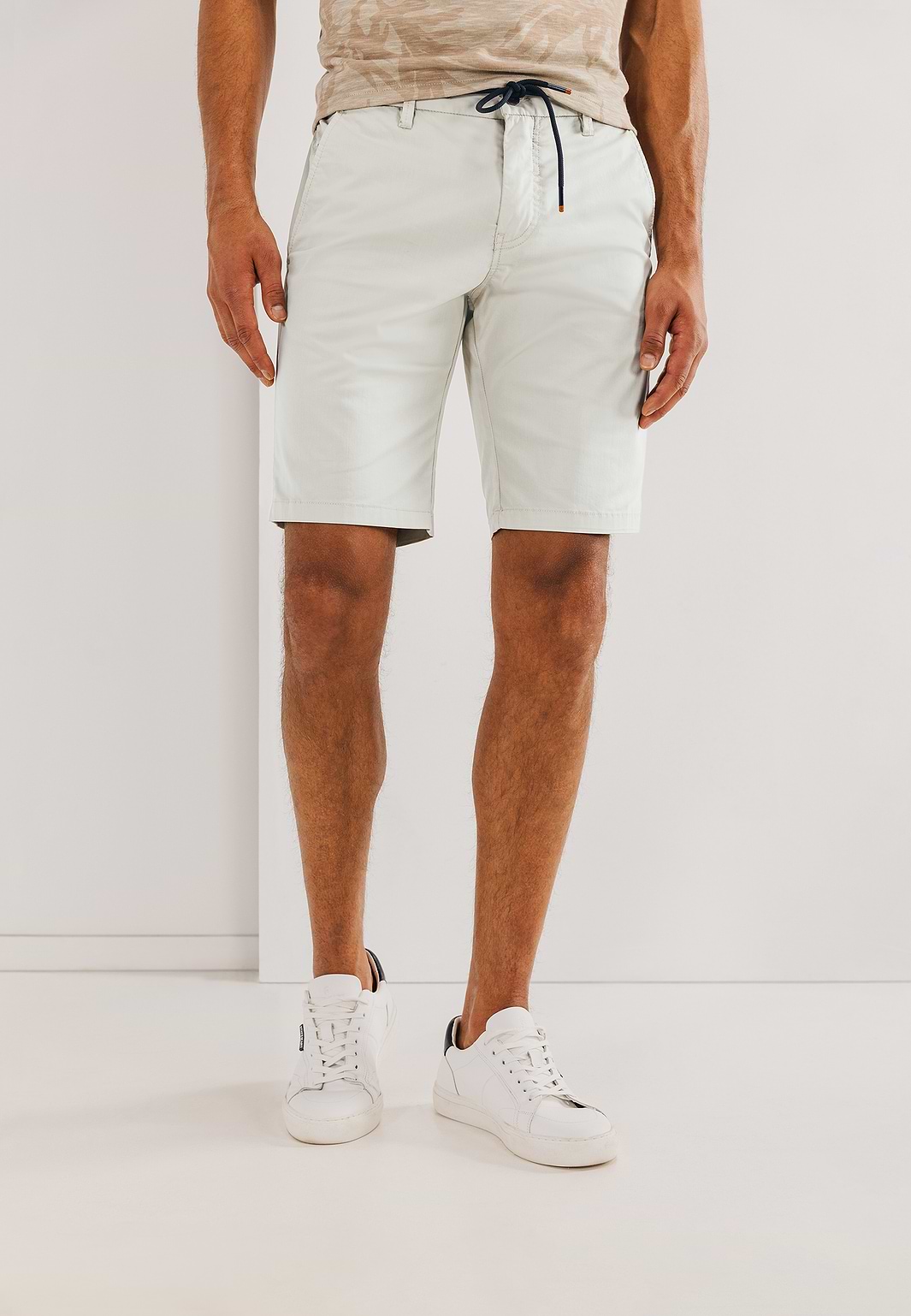 Chinoshorts-aus-einer-Baumwollmischung