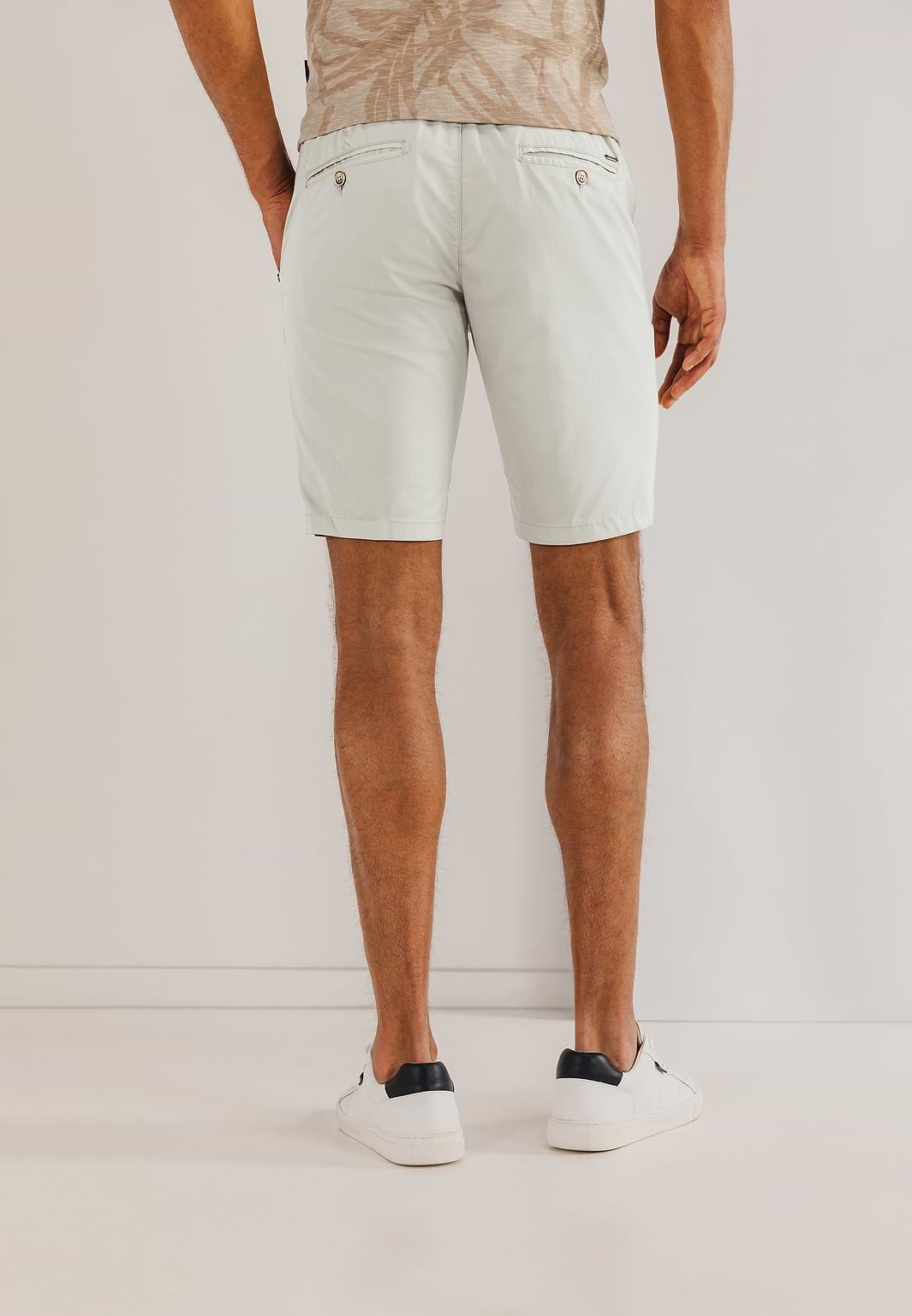 Chinoshorts-aus-einer-Baumwollmischung