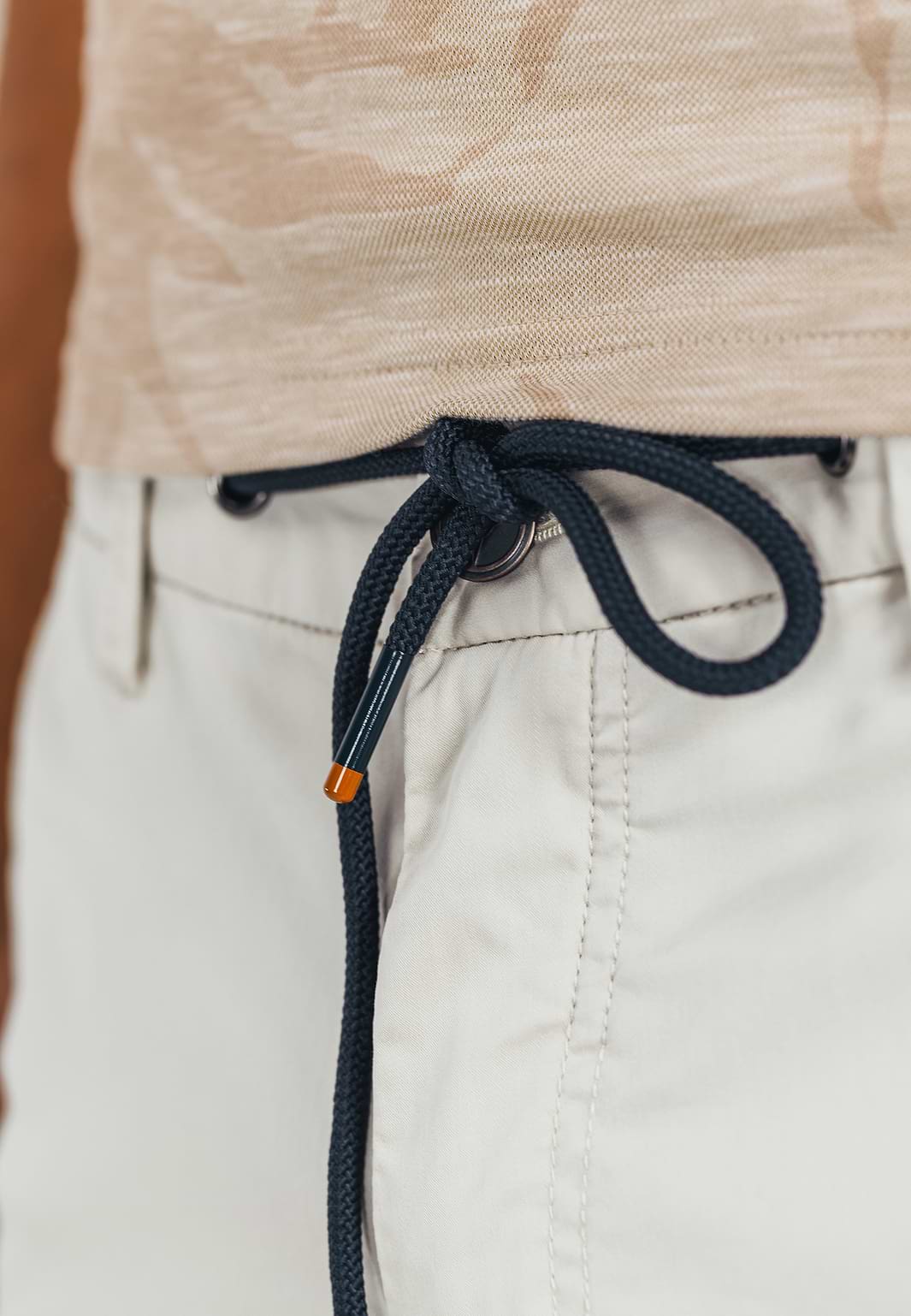 Chinoshorts-aus-einer-Baumwollmischung