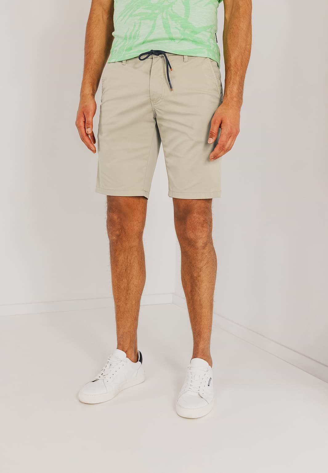 Chinoshort-van-een-katoenmix
