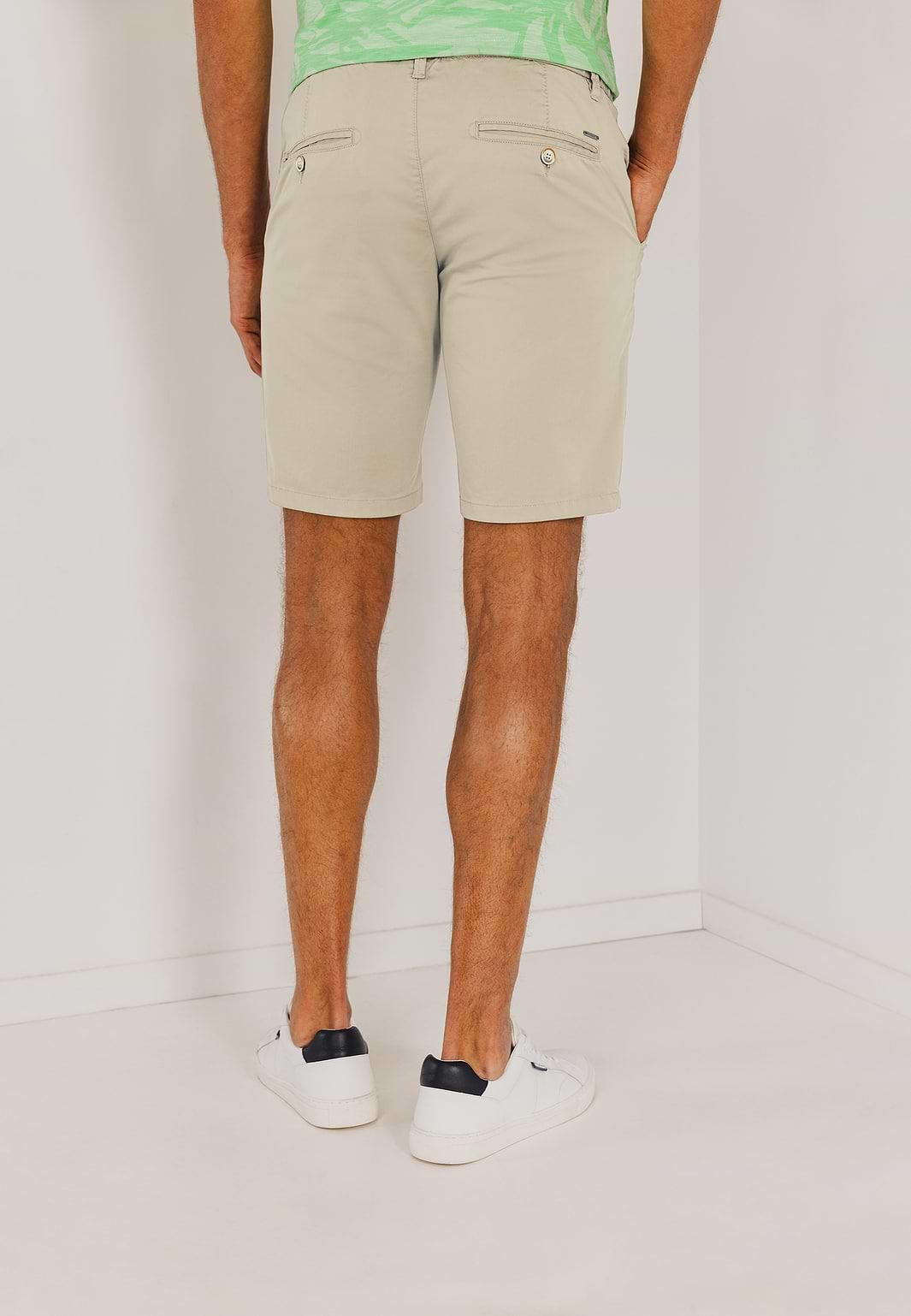 Chinoshort-van-een-katoenmix