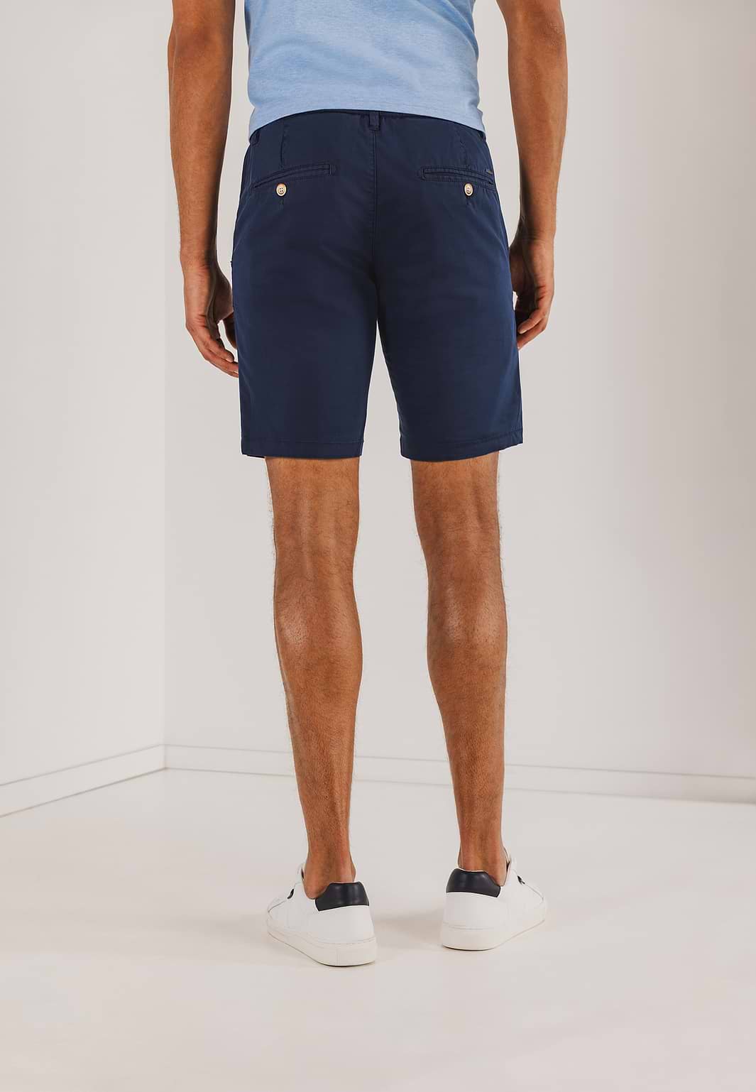 Chinoshorts-aus-einer-Baumwollmischung