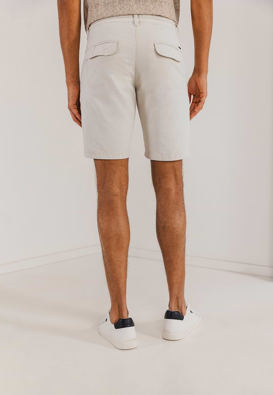 Carpenter-short-met-visgraatdetails