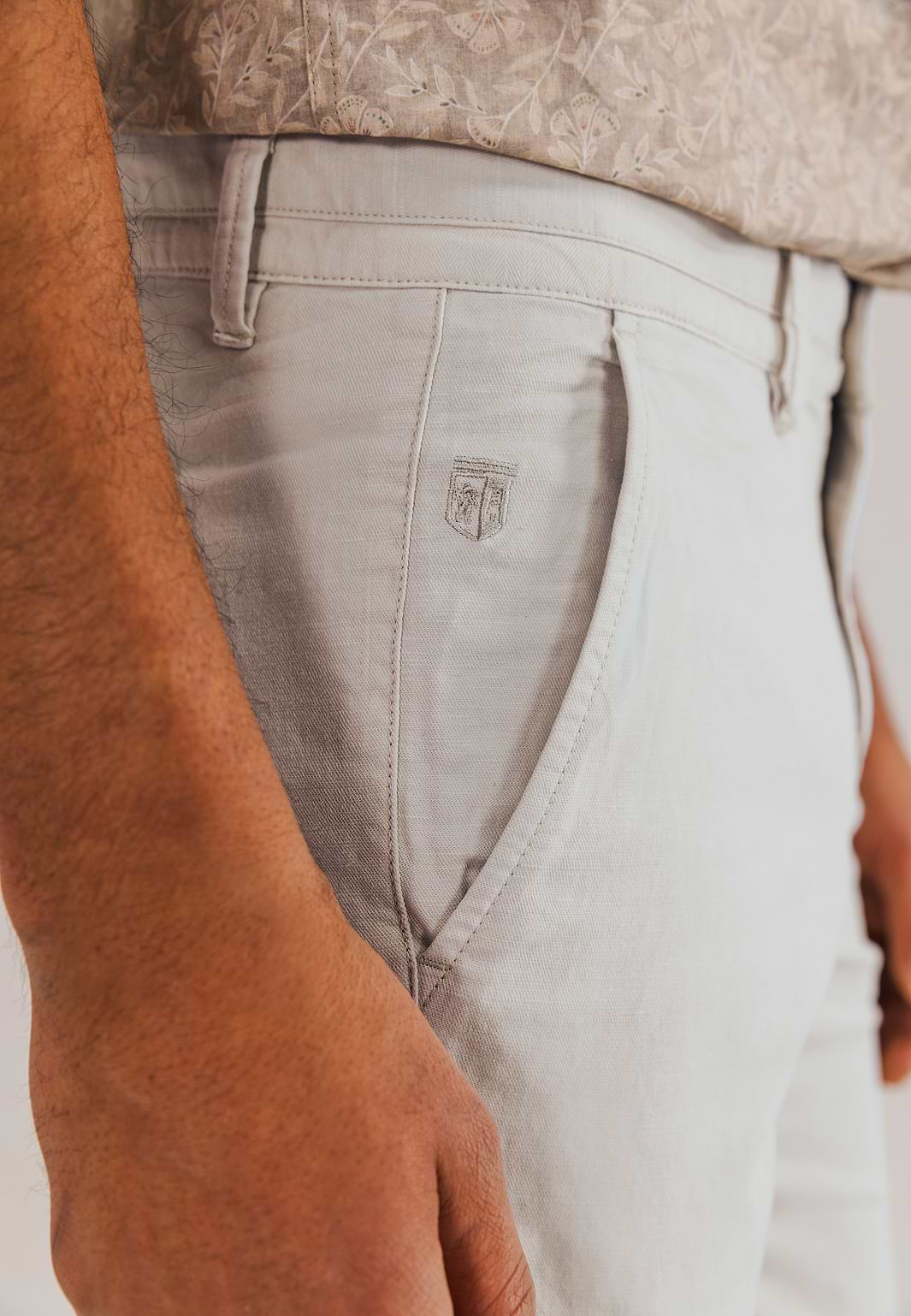 Carpenter-short-met-visgraatdetails