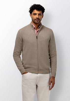 Vest-met-hoge-kraag-en-rits